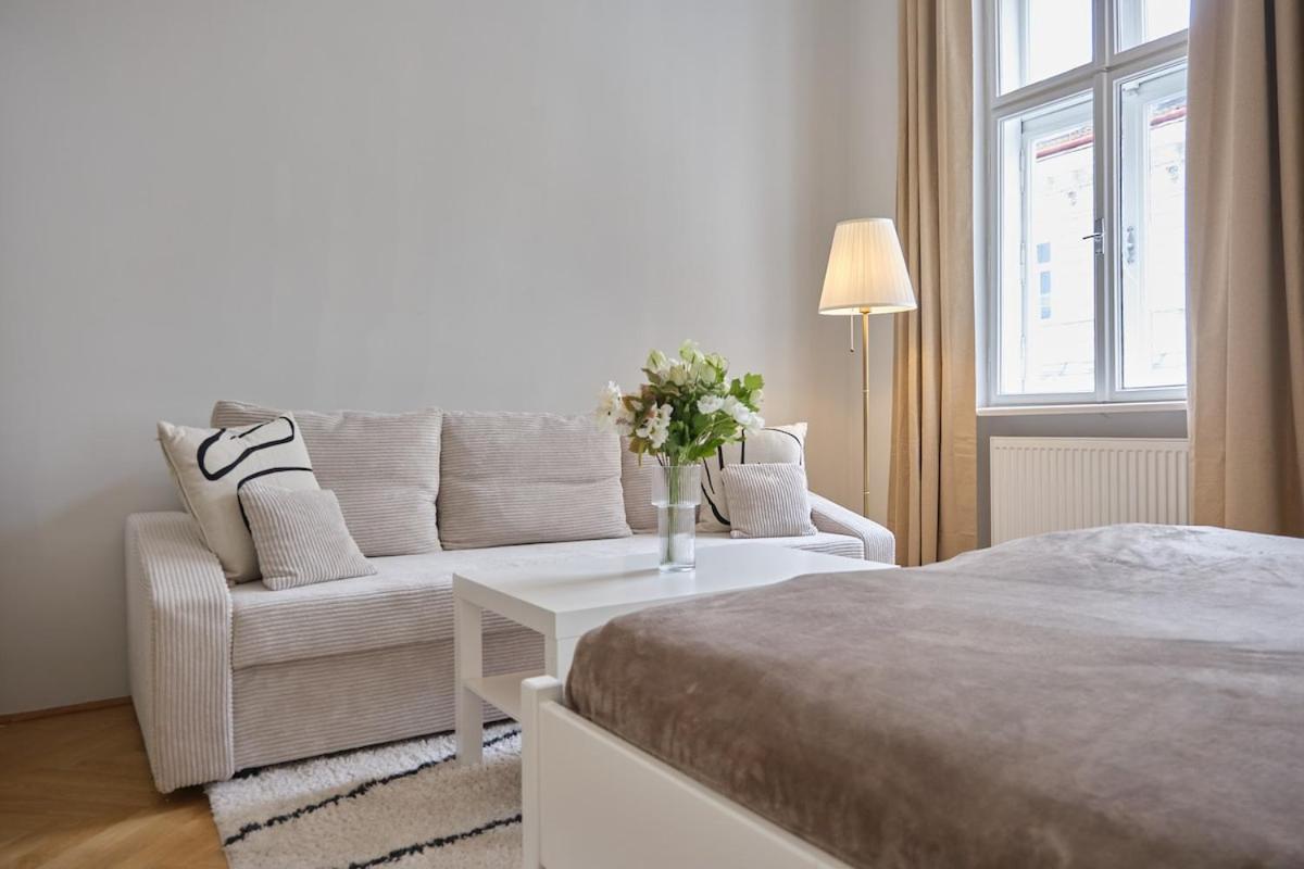 Apartmán 12 Minutes To Schoenbrunn I 5 Minutes To Metro U3 *
